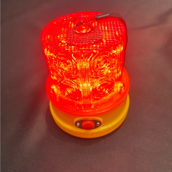 Bright Beacon Warning Light/ Strong Magnet for automobile roof: Battery Powered - Picture 2 of 6